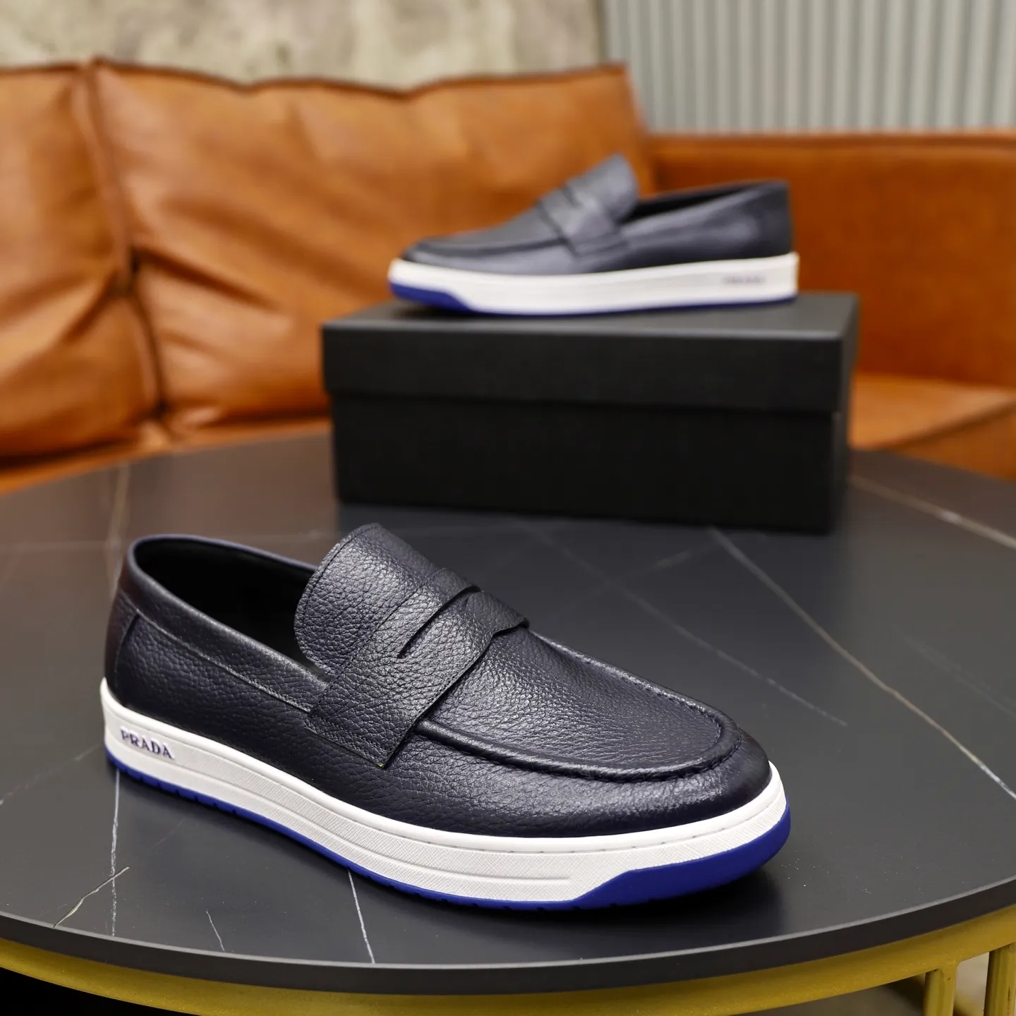 Factory price: 💰640 Prada classic men’s lace-up casual shoes | Imported cowhide upper | Upper stitching layered design, light and breathable | Soft and comfortable | Decorated with PRADA letters on the side | Distinctive sports style, showing the brand style | Lightweight concave and convex pattern rubber soles | Matched with cowhide foot pad lining | Excellent foot feel, fashionable and elegant | Size: 38-44 (45 customized)